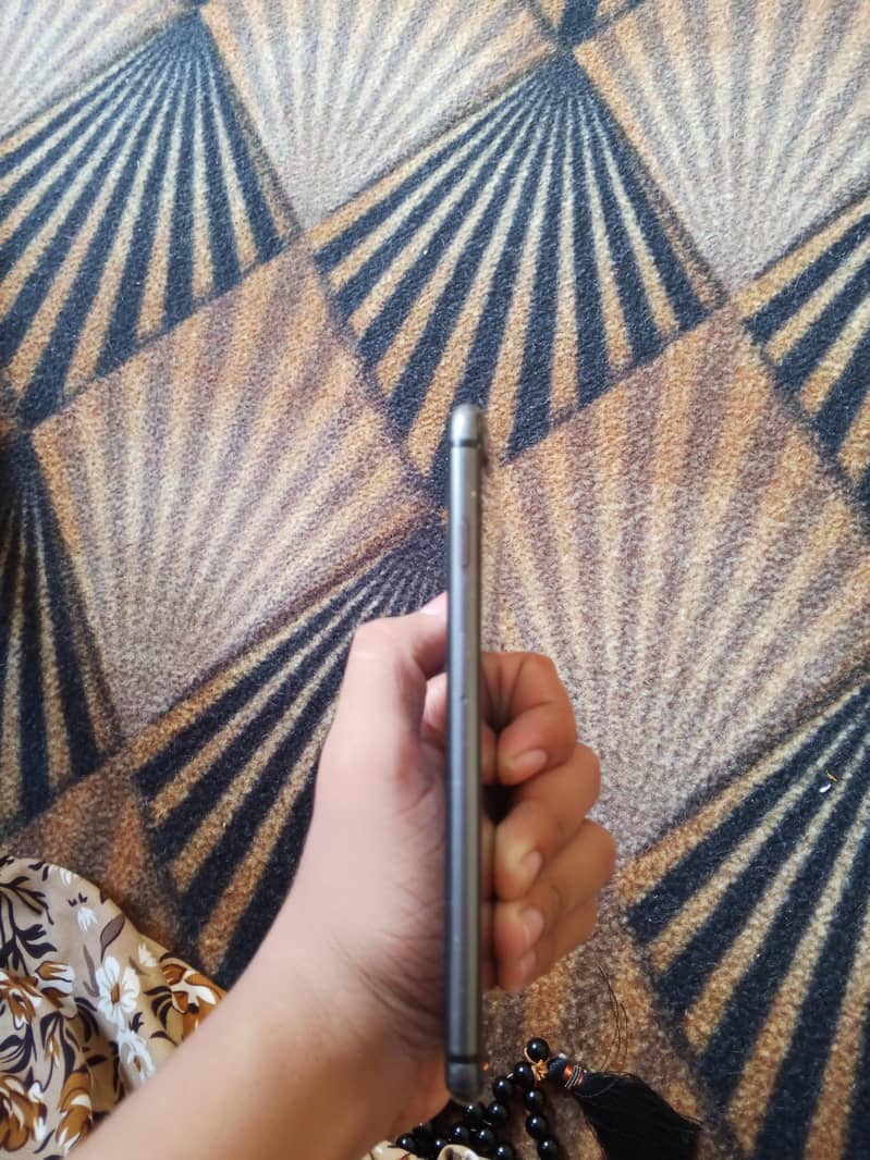 Apple iPhone 8 Plus 5