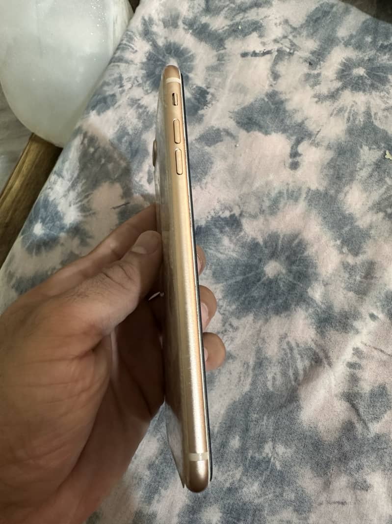 Apple iPhone 8 Plus 4