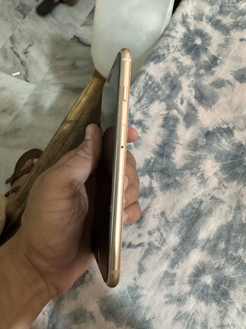 Apple iPhone 8 Plus 5