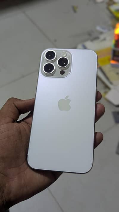 Apple iPhone 16 Pro Max. 10/11. with charger