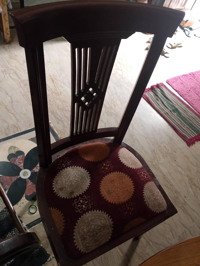 round dining table 1