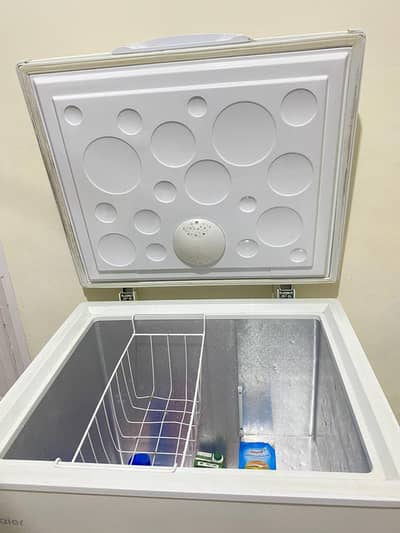 deep freezer in very good condition for sale