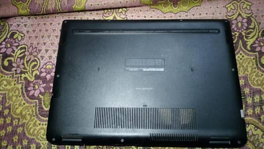 laptop  one hand used ha saf ha charger repyar bi nhi ha