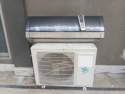 Gree 1 ton dc inverter (0336/7070/370)  Year warranty Fit piece