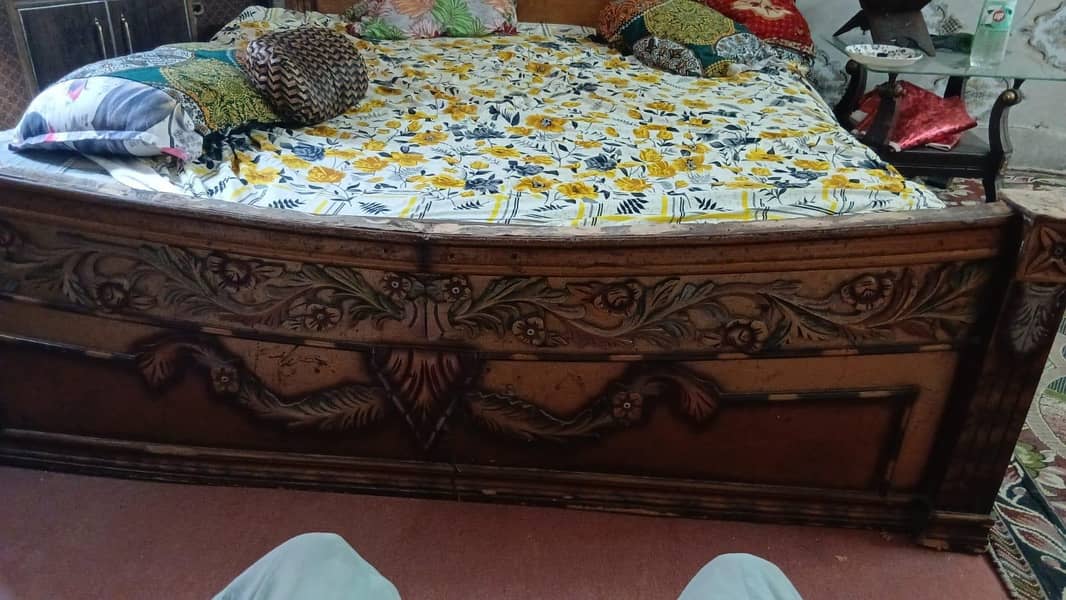 Bed, Dressing table, Showcase. Excellent Condition 0