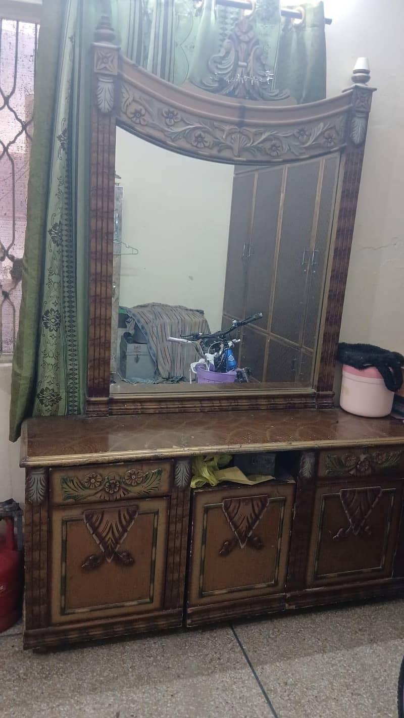 Bed, Dressing table, Showcase. Excellent Condition 3