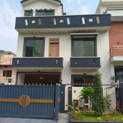 Double Storey Used House For Sale Prime Location, 25*40 Beautifully Maintained Double Storey House Available For Sale In G-13/1, The Property Is Ideally located,