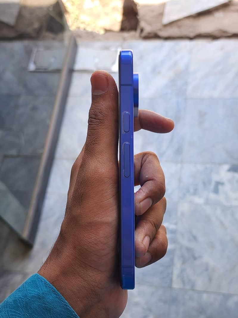 Google Pixel 10 4