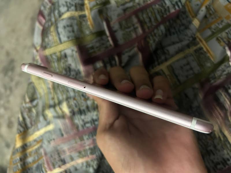 Apple iPhone 7 Plus 6