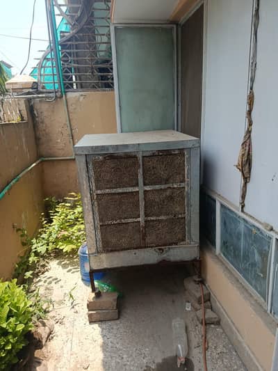 Lahori cooler with stand used