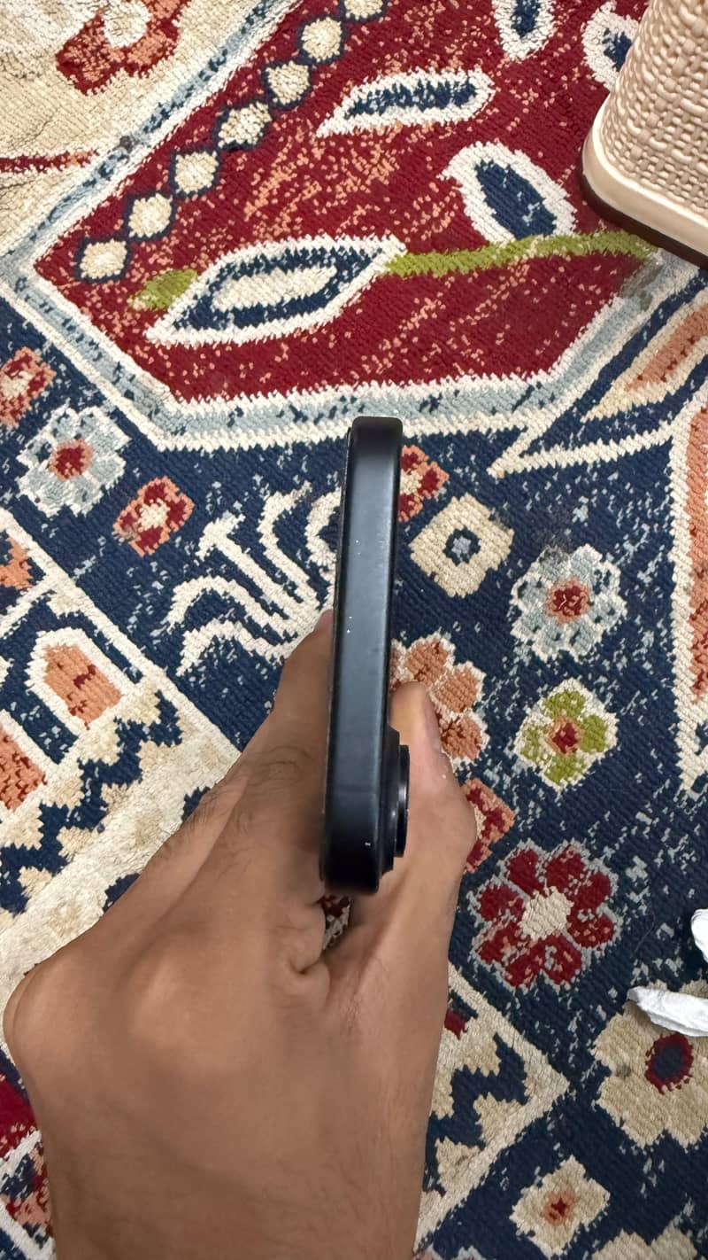 Apple iPhone 16 2