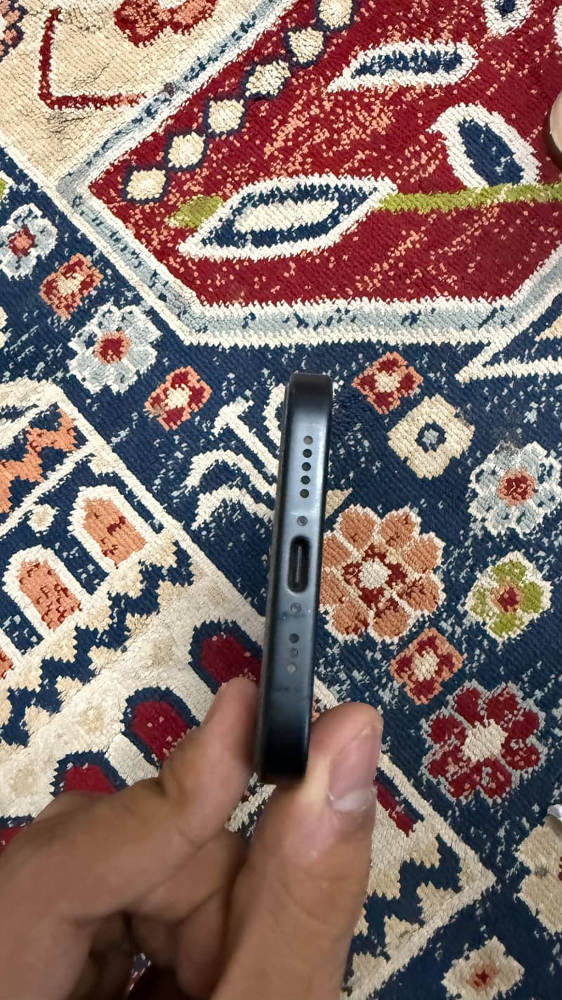Apple iPhone 16 3