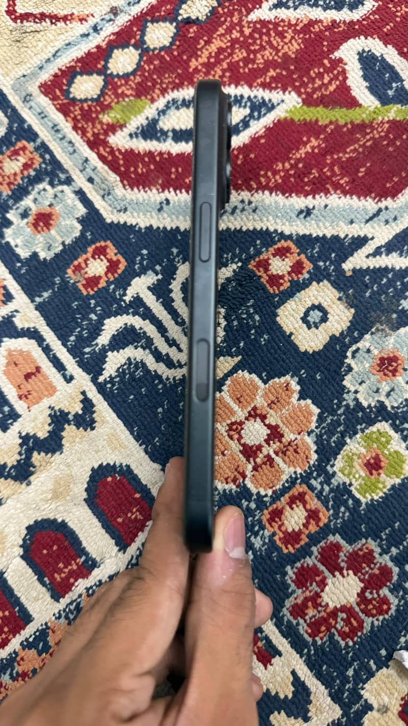 Apple iPhone 16 4