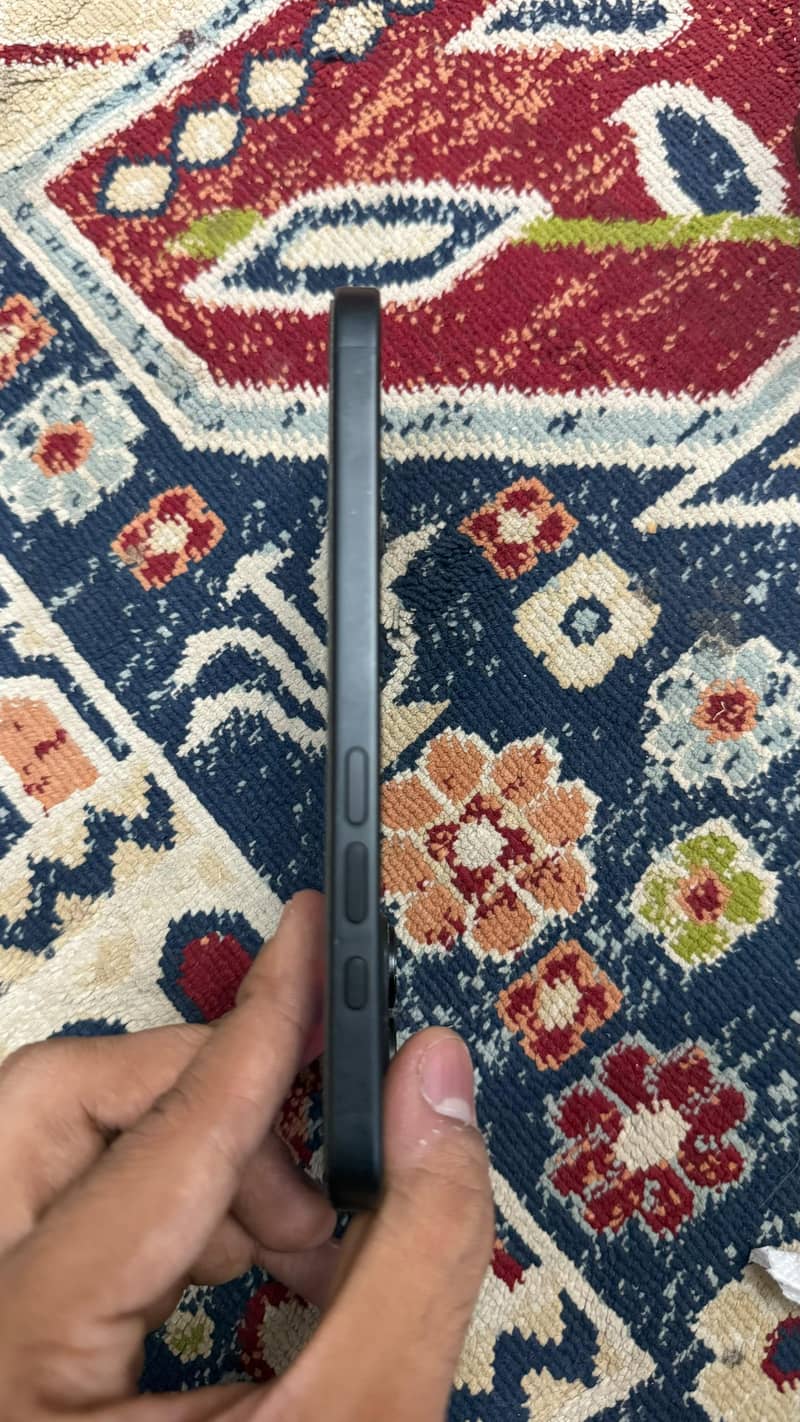 Apple iPhone 16 6