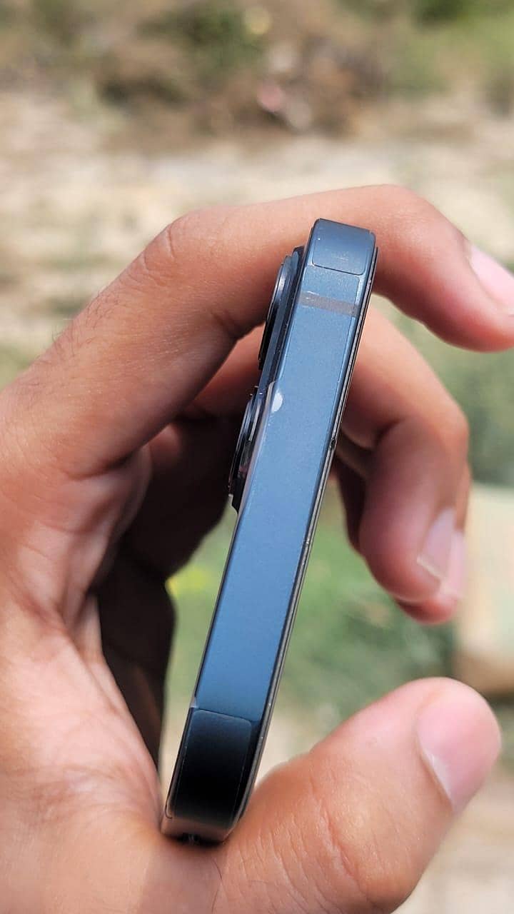 Apple iPhone 13 4