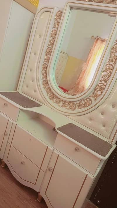 dressing table
