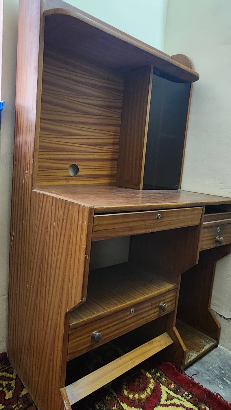 Computer table 0