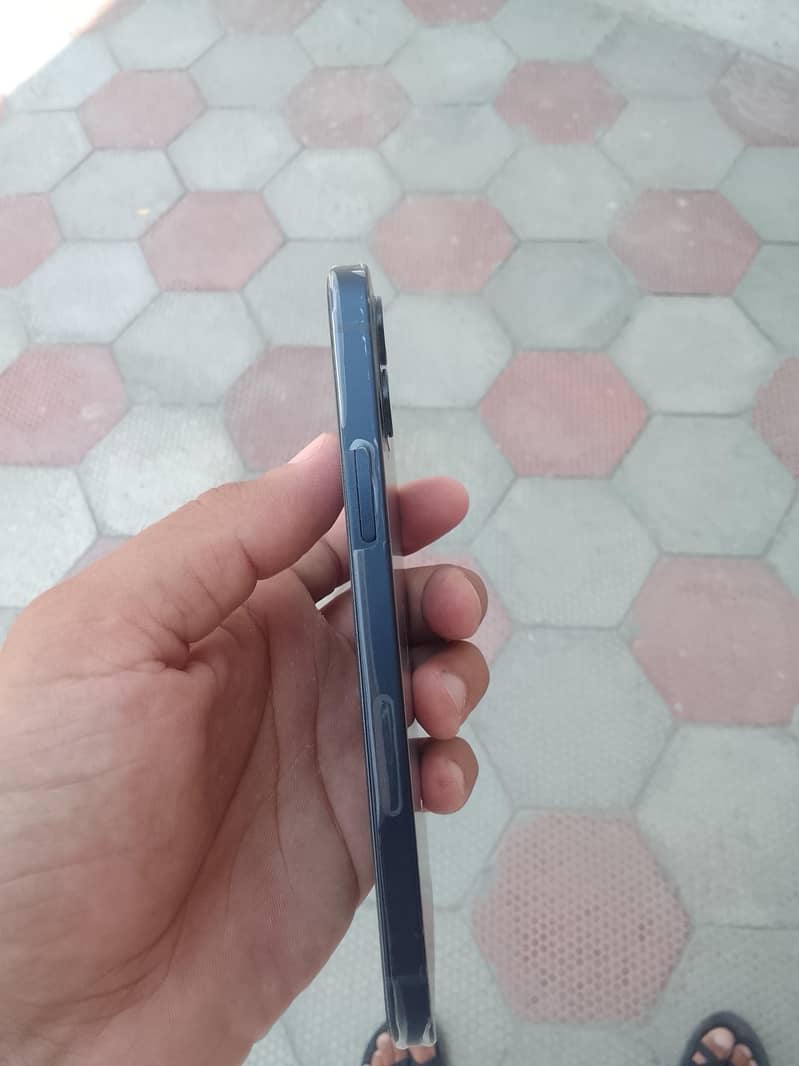 Apple iPhone 12 1