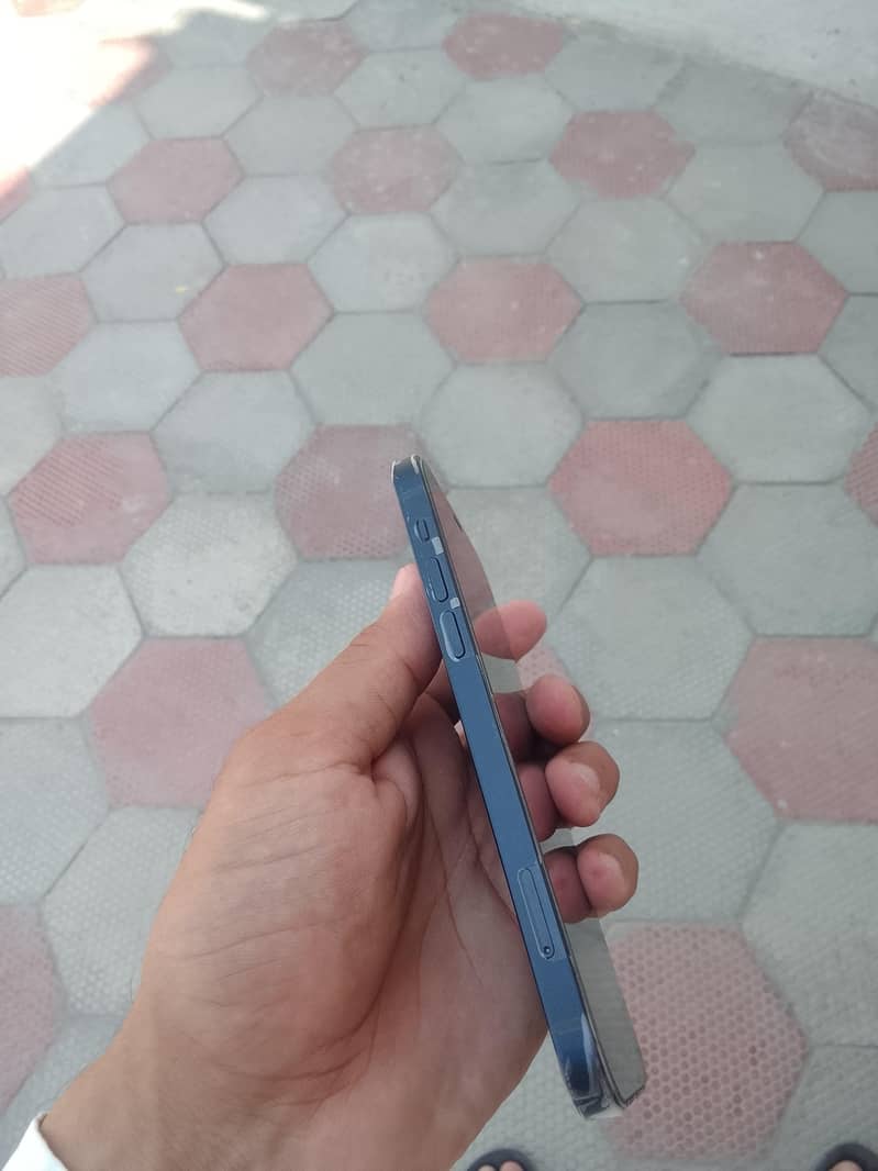Apple iPhone 12 2