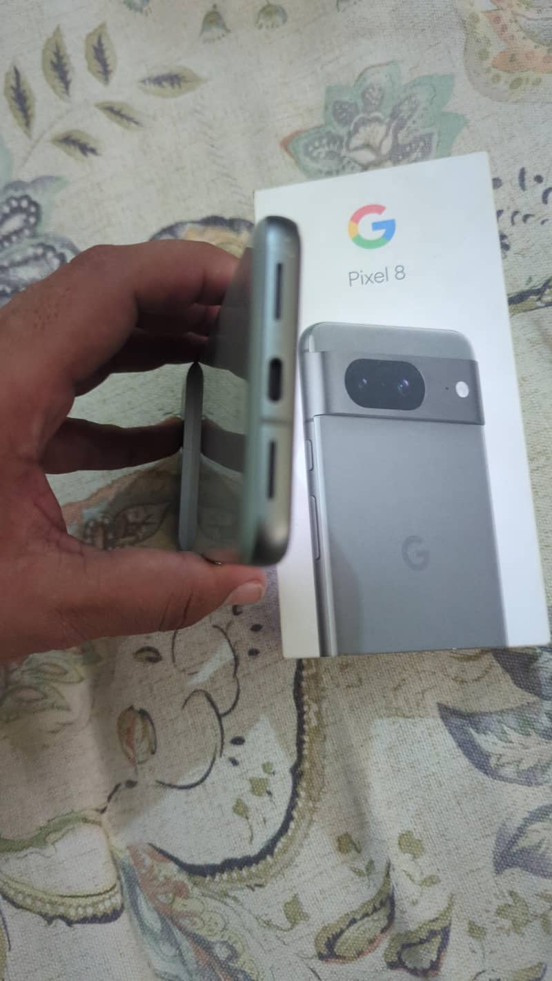 Google Pixel 8 4