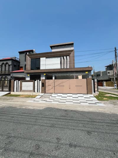 G block 10 marla Corner house available for sale