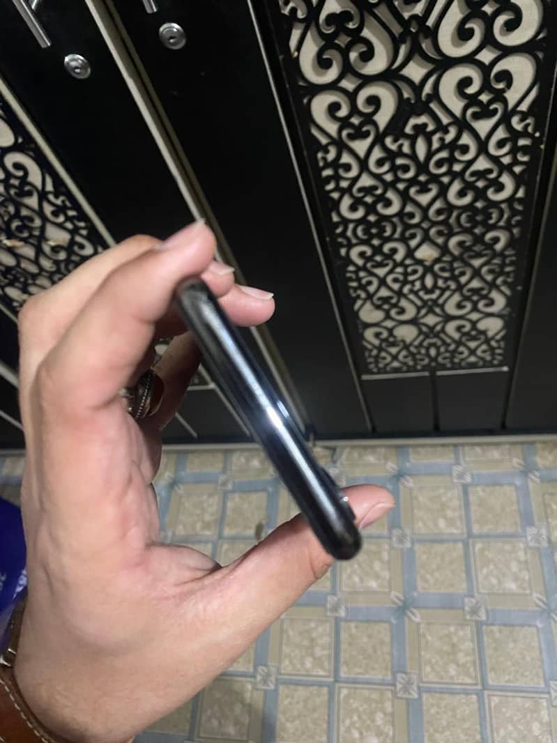 Apple iPhone X 5