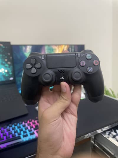 2 ps4 controllers