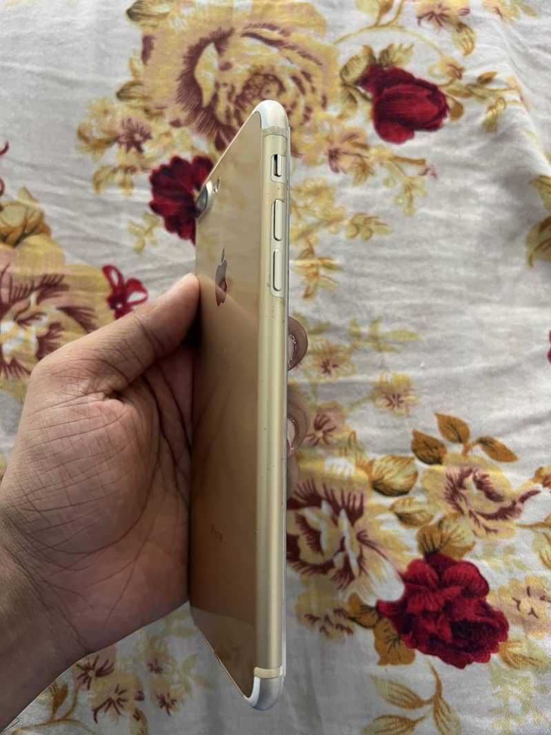 Apple iPhone 7 Plus 4