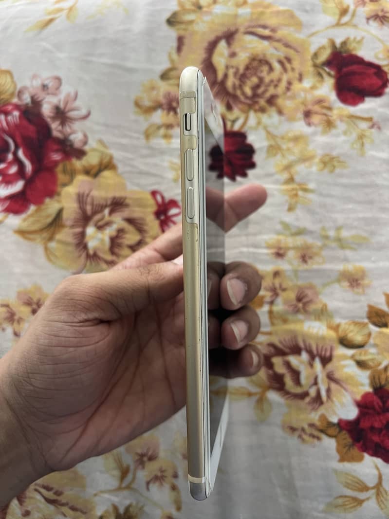 Apple iPhone 7 Plus 5