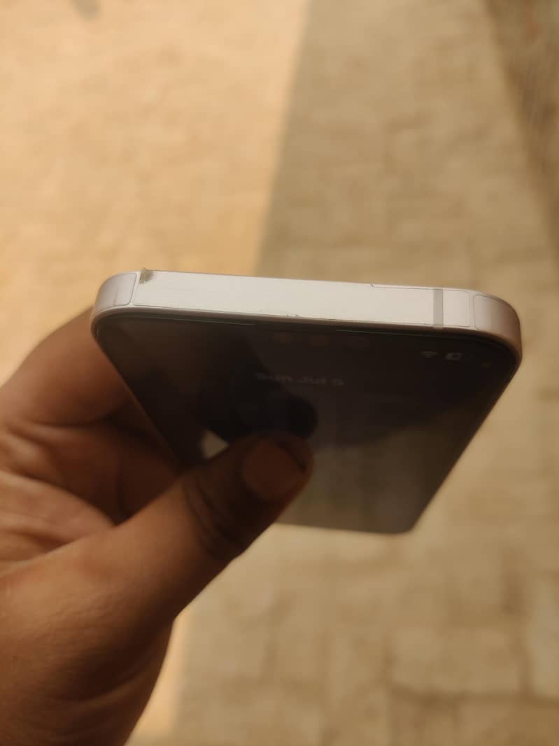 Apple iPhone 13 5