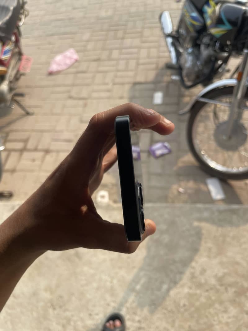 Iphone 13 4