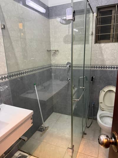 glass shower cabins