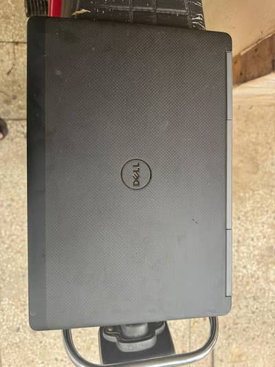 Dell precision 7520 | i7-7700HQ | 16 GB RAM | 256 NVMe | 4 GB card