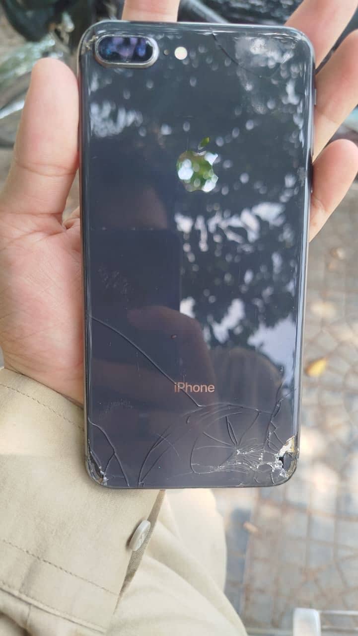 Apple iPhone 8 Plus 9