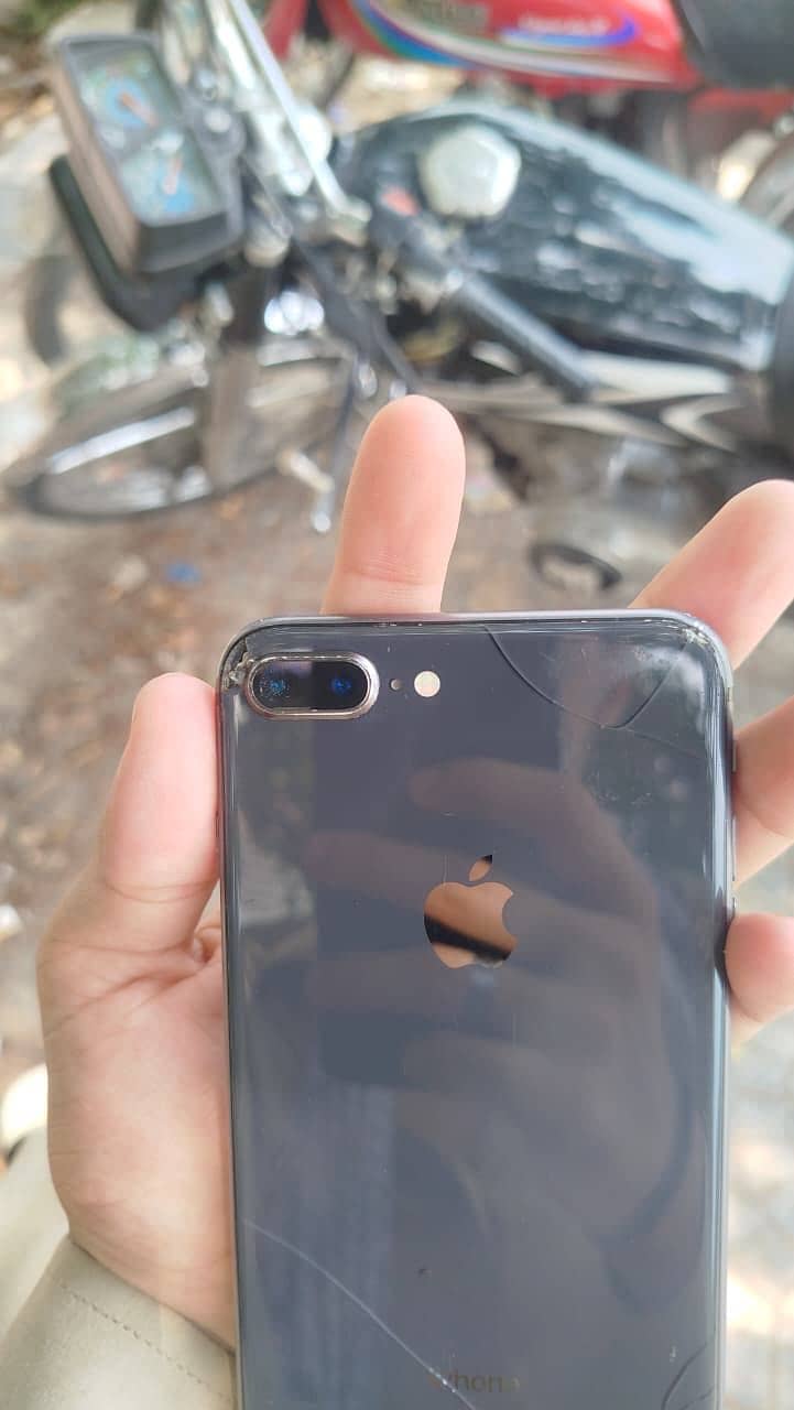 Apple iPhone 8 Plus 10