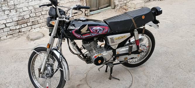 Honda 125 Alok ke new condition me hai