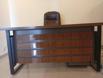 luxury Office Table in UV Sheet large size Executive Condition 10/9
