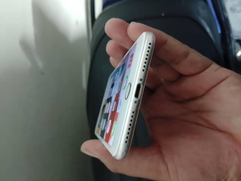 Apple iPhone 7 Plus 4