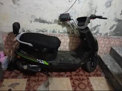 BRG Electric Scooty