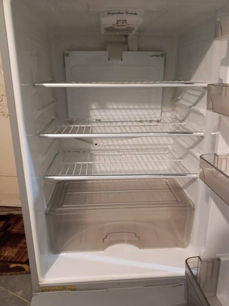 dawlance fridge 2