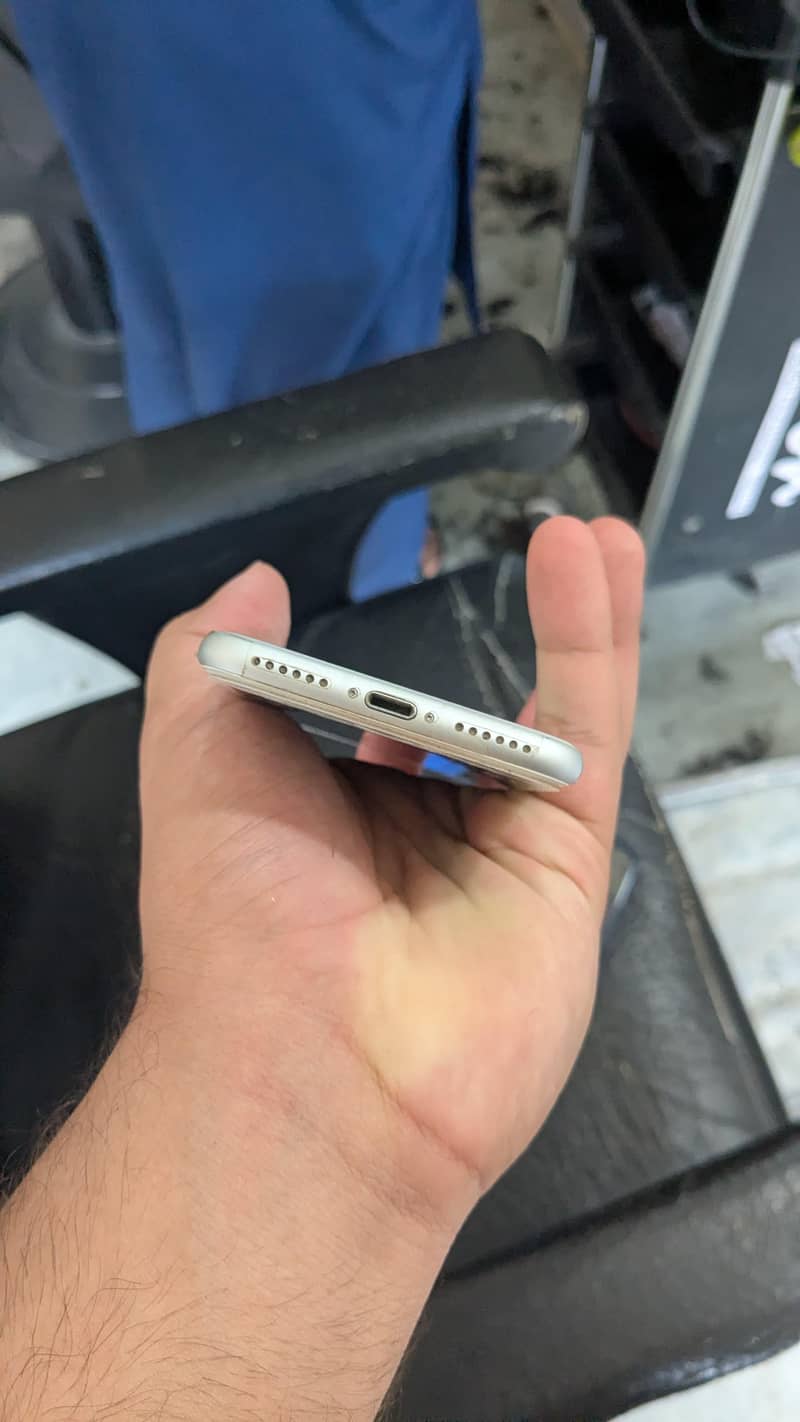 Apple iPhone 8 1