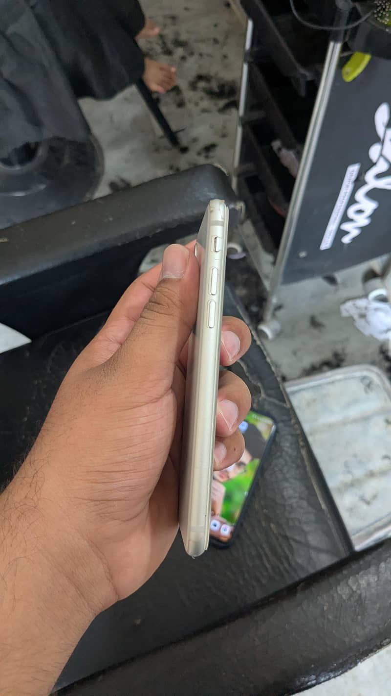 Apple iPhone 8 4