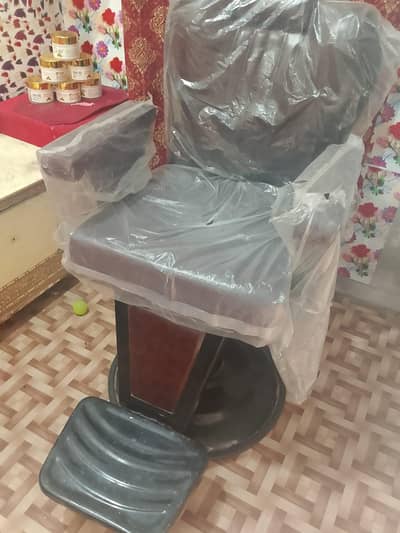 salon chair urgent sale