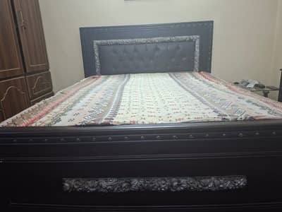 Bed and dressing table for sale