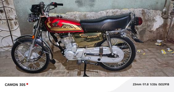 2025 Model Honda CG125SE Gold