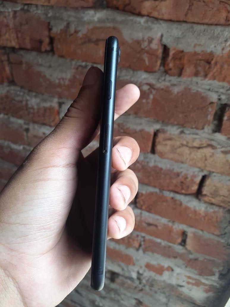 Apple iPhone 7 0