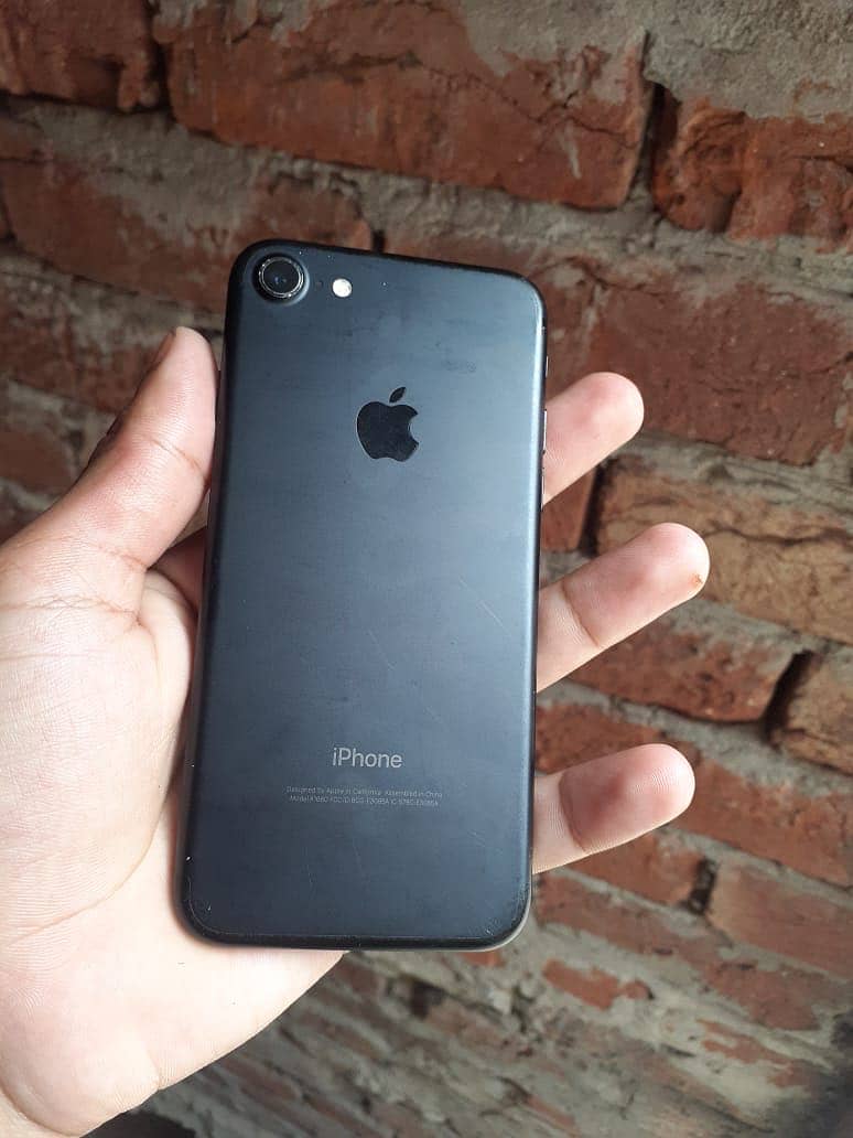 Apple iPhone 7 1