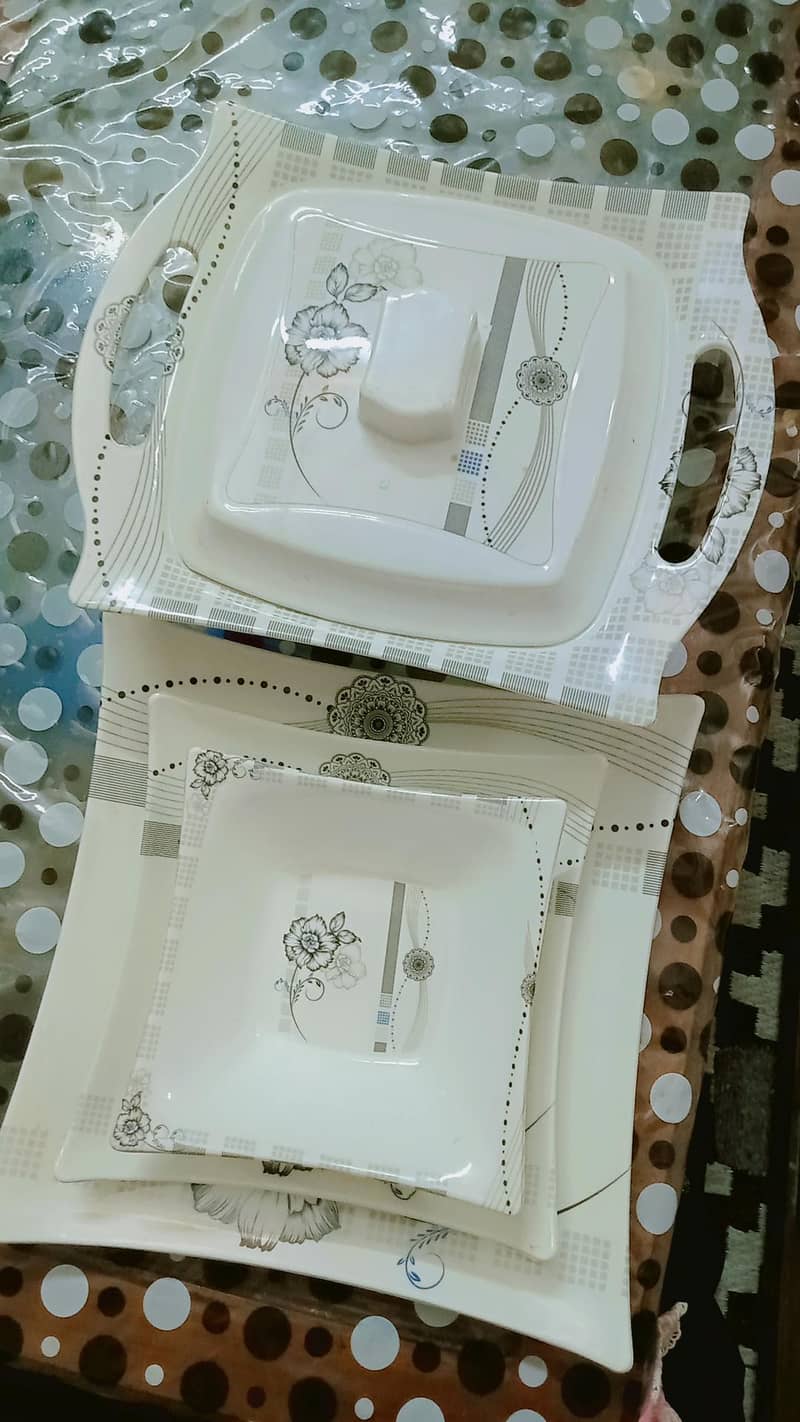 plastic dinner set 3