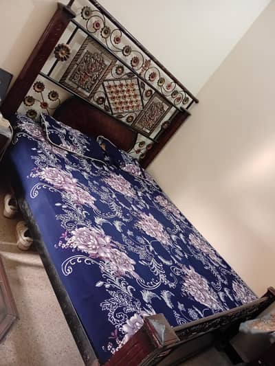 Double Bed Without Matress
