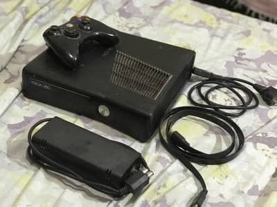 Xbox 360 for urgent sale with controller 